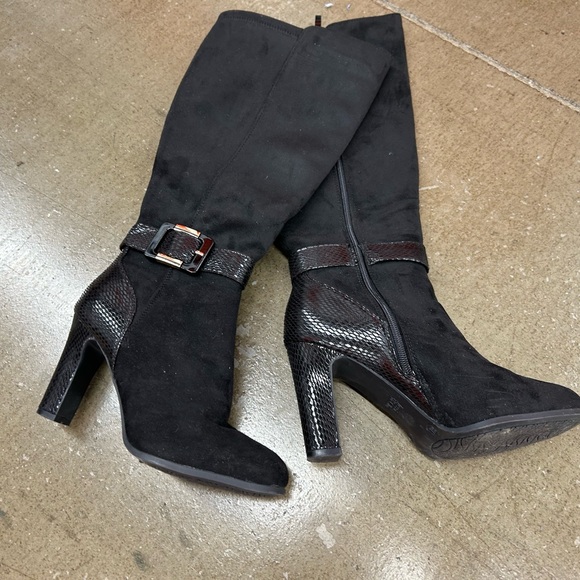 Elegant Black Knee-High Women's Boots - Picture 1 of 5